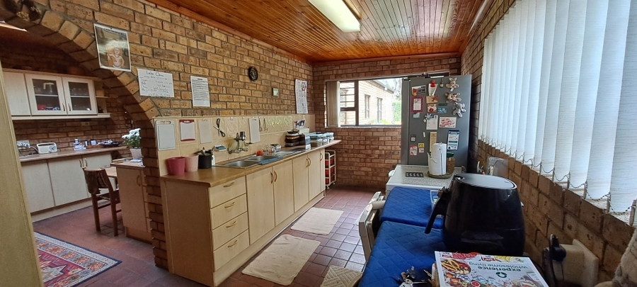 To Let 3 Bedroom Property for Rent in Lemoenkloof Western Cape